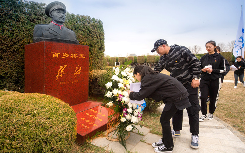 文明祭祖 安全先行丨万桐园开展清明祭扫系列活动